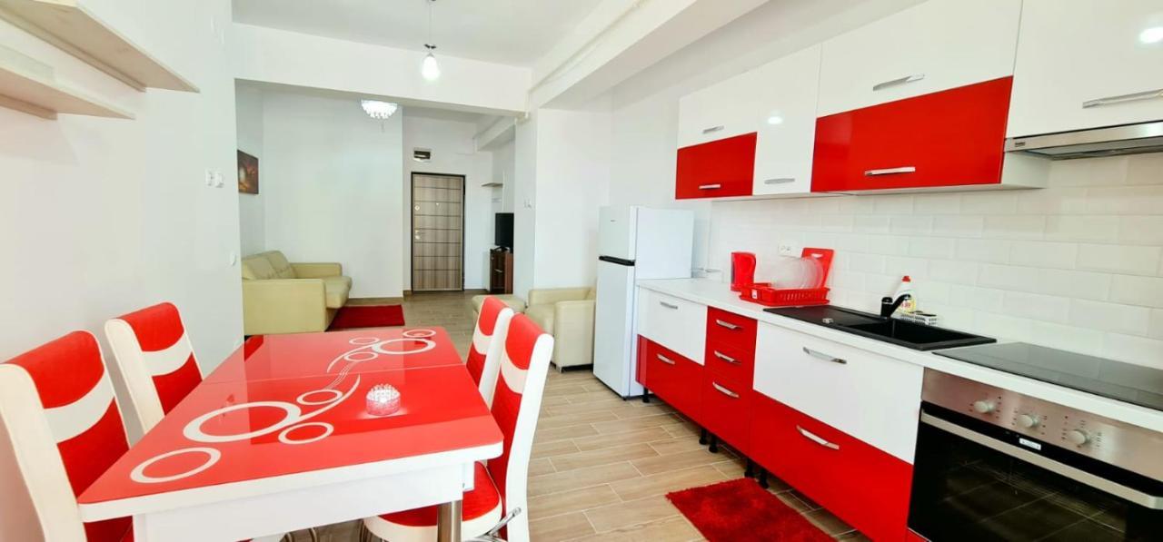Red Accommodation Near Palas Mall Iasi Exteriör bild